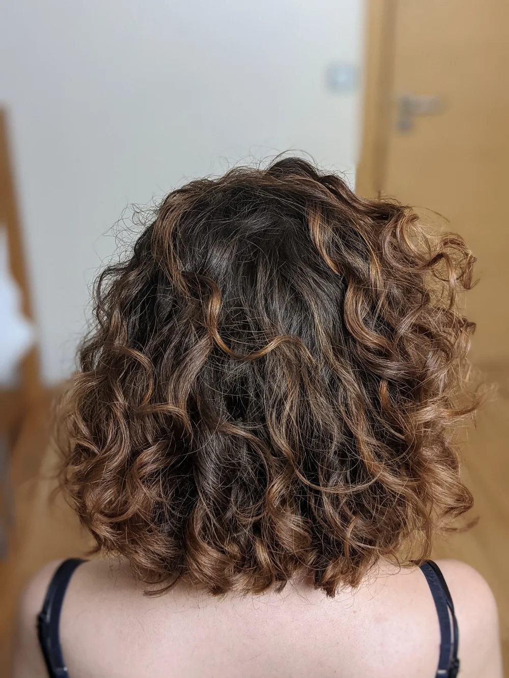 Carré Plongeant Long Cheveux Bouclés