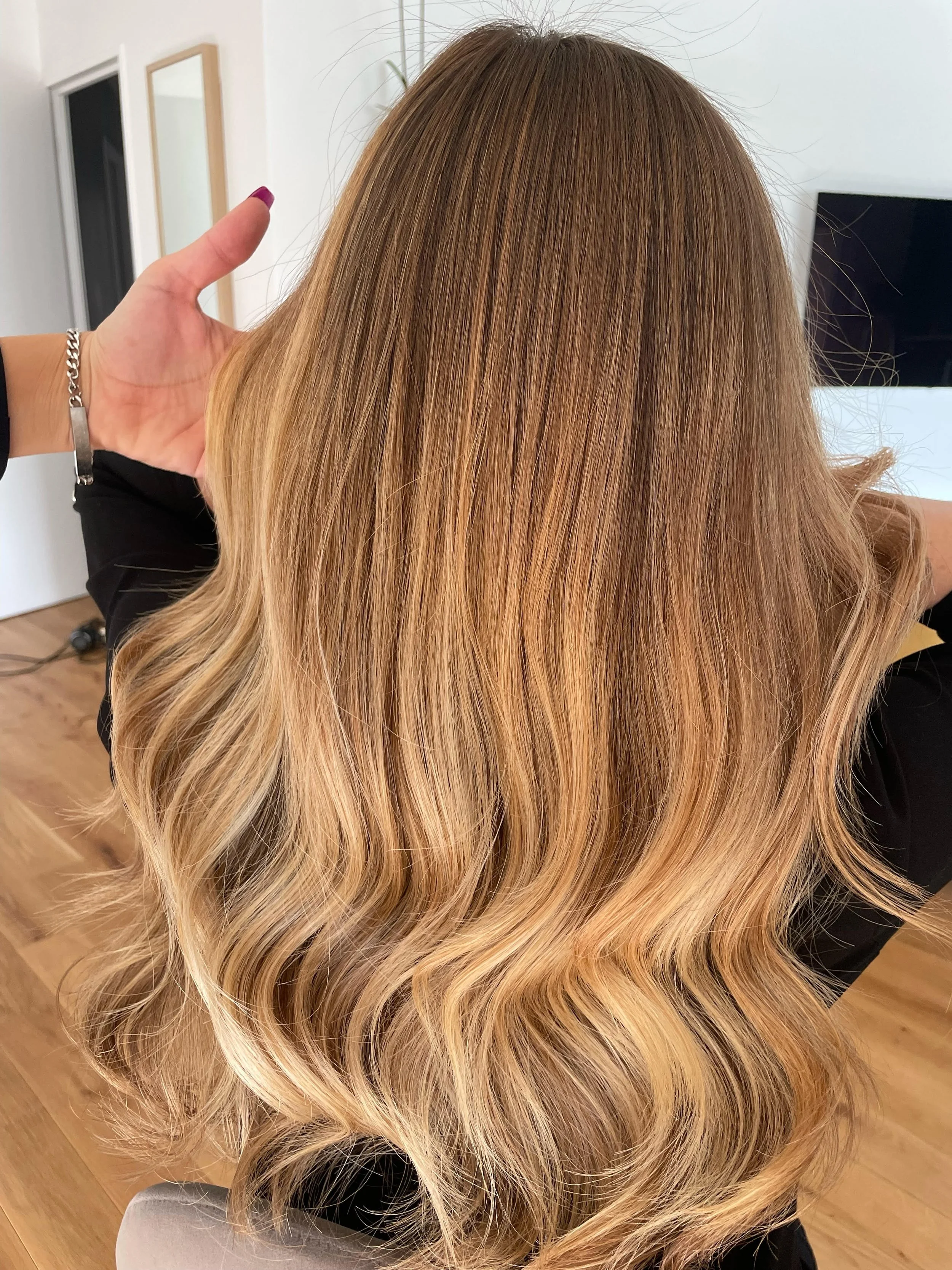 Balayage Caramel Sur Cheveux Blond Le balayage blond : la technique de décoloration pour éclaircir ses cheveux  — Chosen