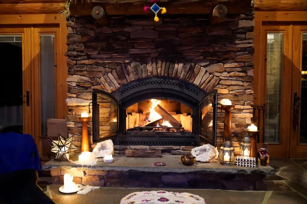 stone_fireplace_lit.jpg