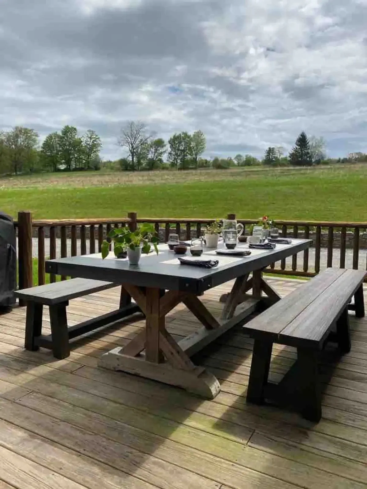 outdoor_deck_dining.jpg