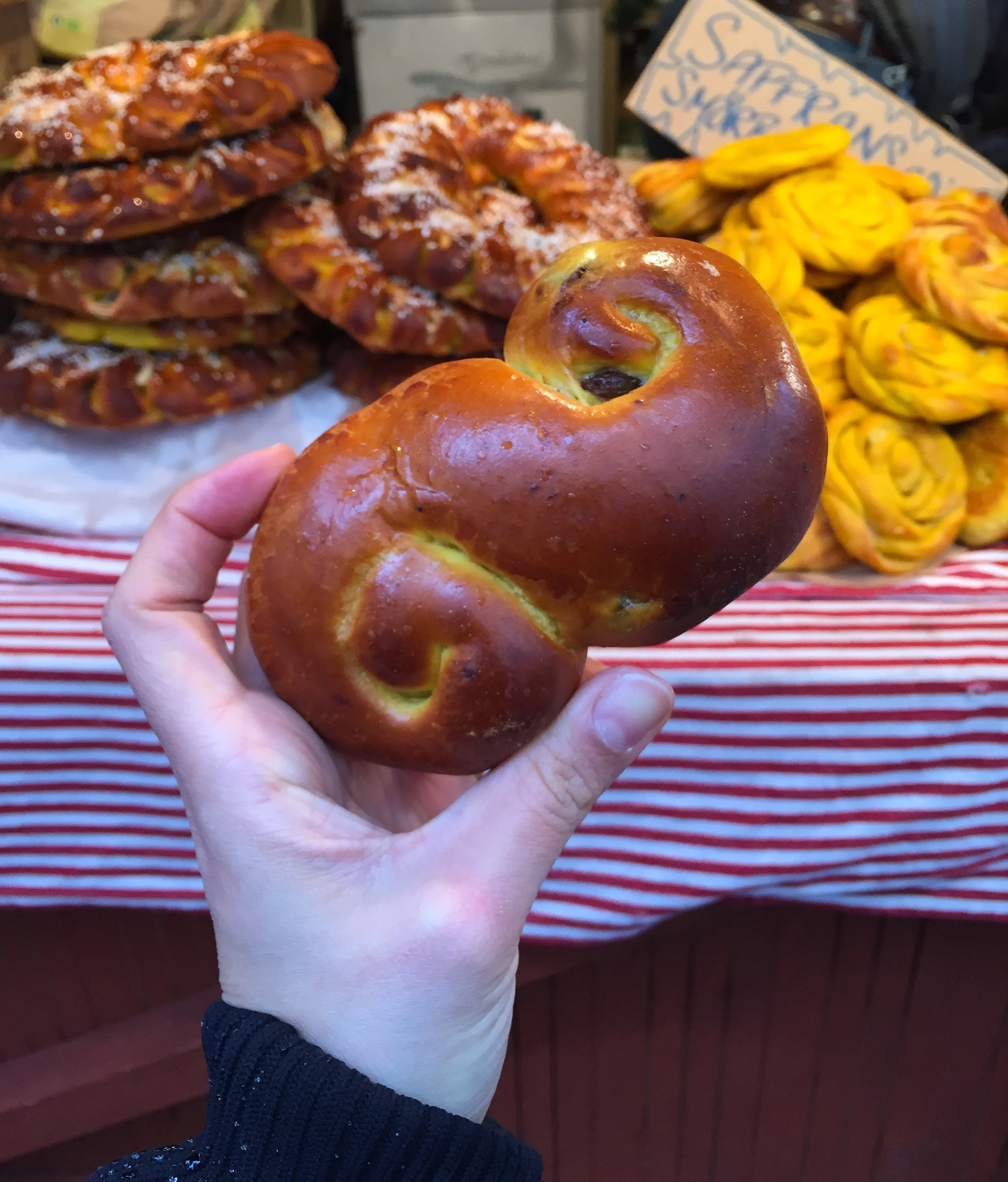 Saffron bun. Photo: Julie Cid.
