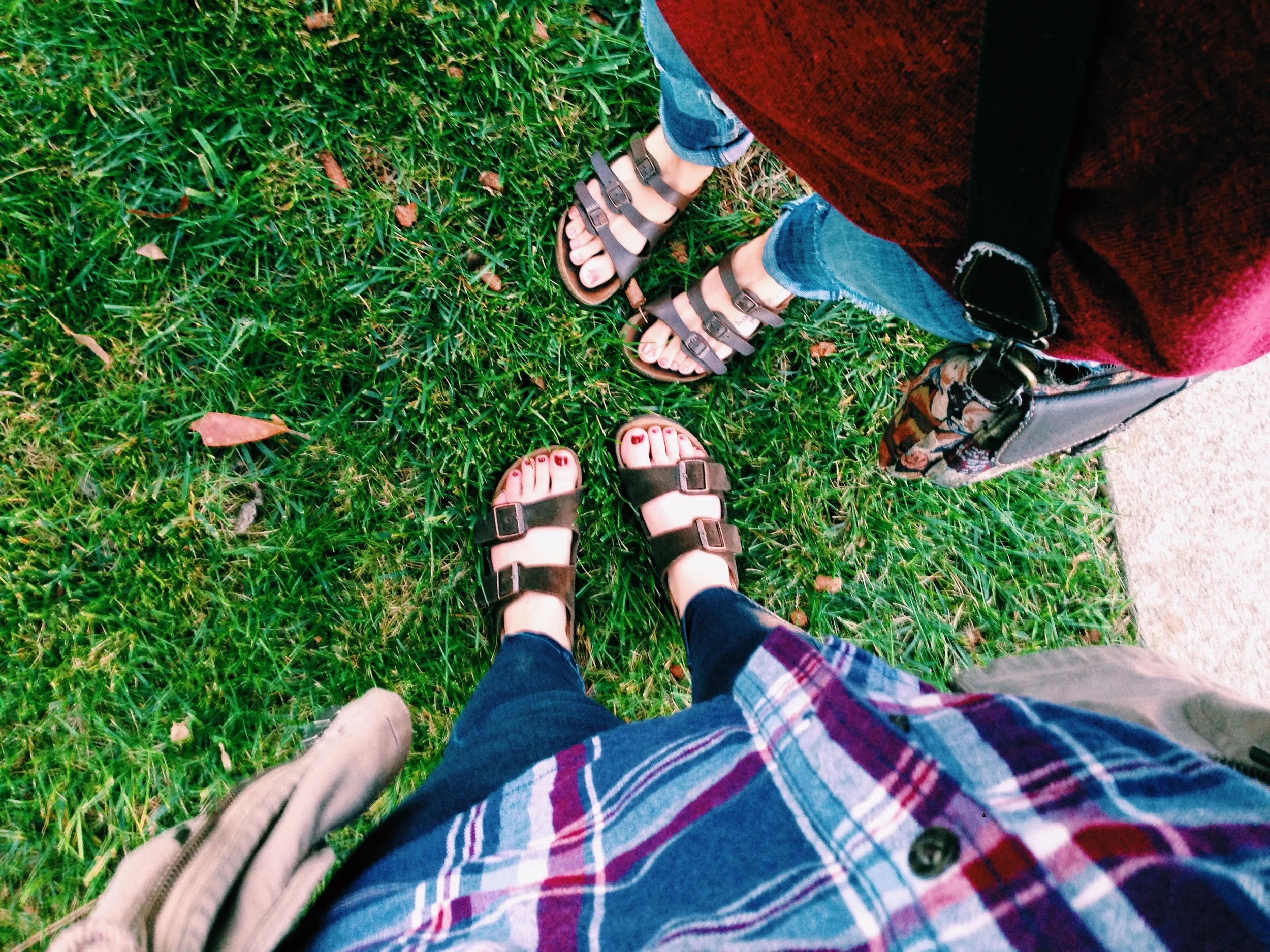 shoutout my iPhone and Alyssa Dickinson's toes and also Birkenstock if you would like to sponsor me pls let me know