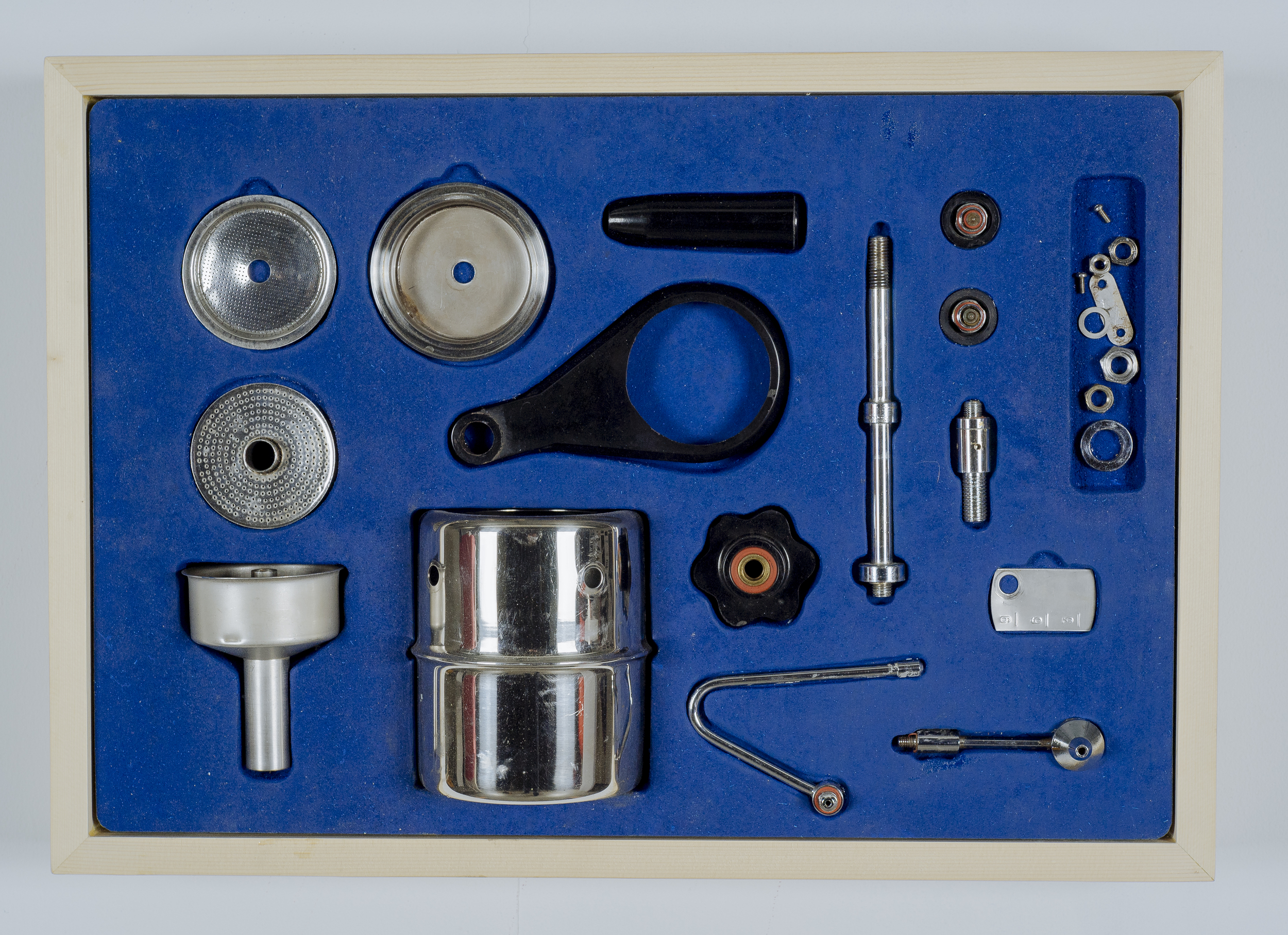 Espresso | H. 16.5" W. 21.5" | Found object | Year: 2013 | Photo: Phillip Mudd