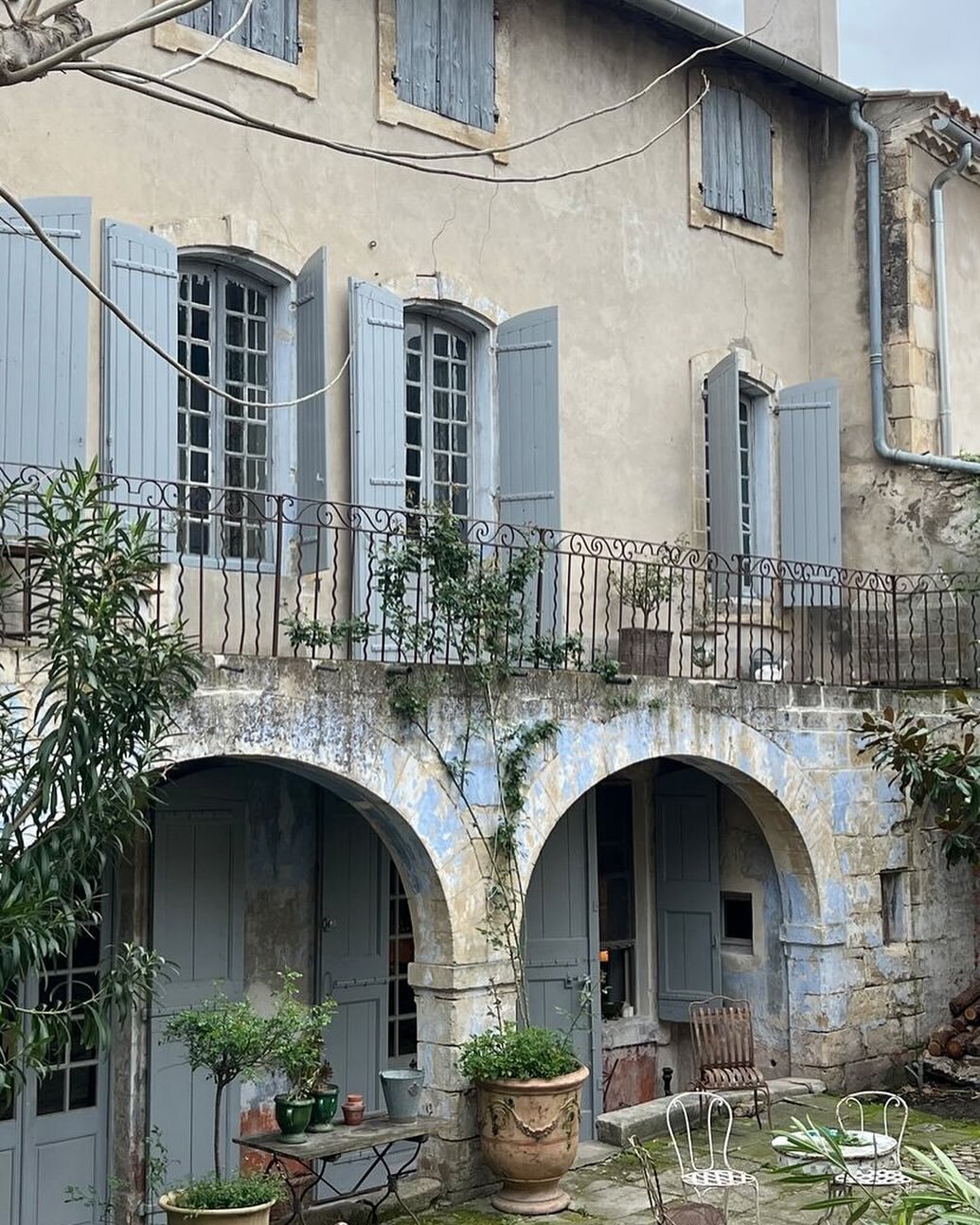 My all time favorite house besides Nicole De Vesian&rsquo;s house in the Luberon in Provence!  This is @ateliervime &lsquo;s beautiful house in France captured by @stepheniewatts !  What a treasure of a house!  The colors &amp; textures of the walls 