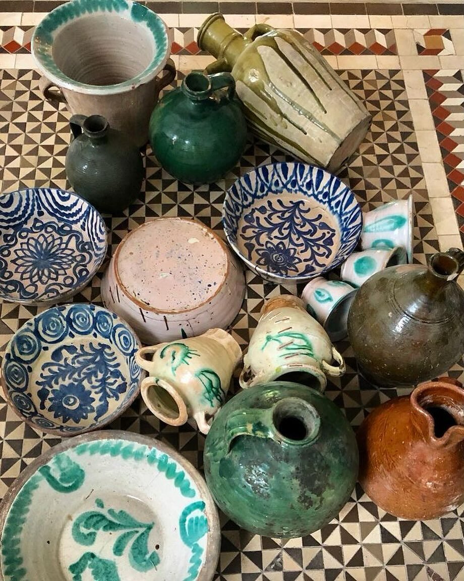 This is what my dreams look like&hellip; hehe!  Such beautiful antique Italian/French pottery from @lafabricadehielo_art 🥰🫠 If I ever got to visit Europe I&rsquo;d seriously have such a hard time not trying to buy all of the pottery!
