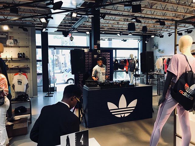 This younger generation is playing the game without limits and #ILoveIt!  Hanging out at the new #adidas store on #abottkinney with my kids absorbing all the new vibes. 
#hbrealestate #family #primerealestate #losangeles #newdevelopment #moveorgetrun