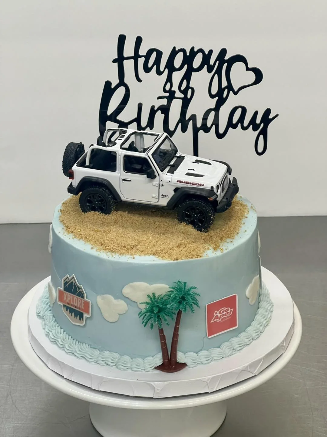 BellasCookies-CustomHappyBirthdayCake-JeepCake.jpg