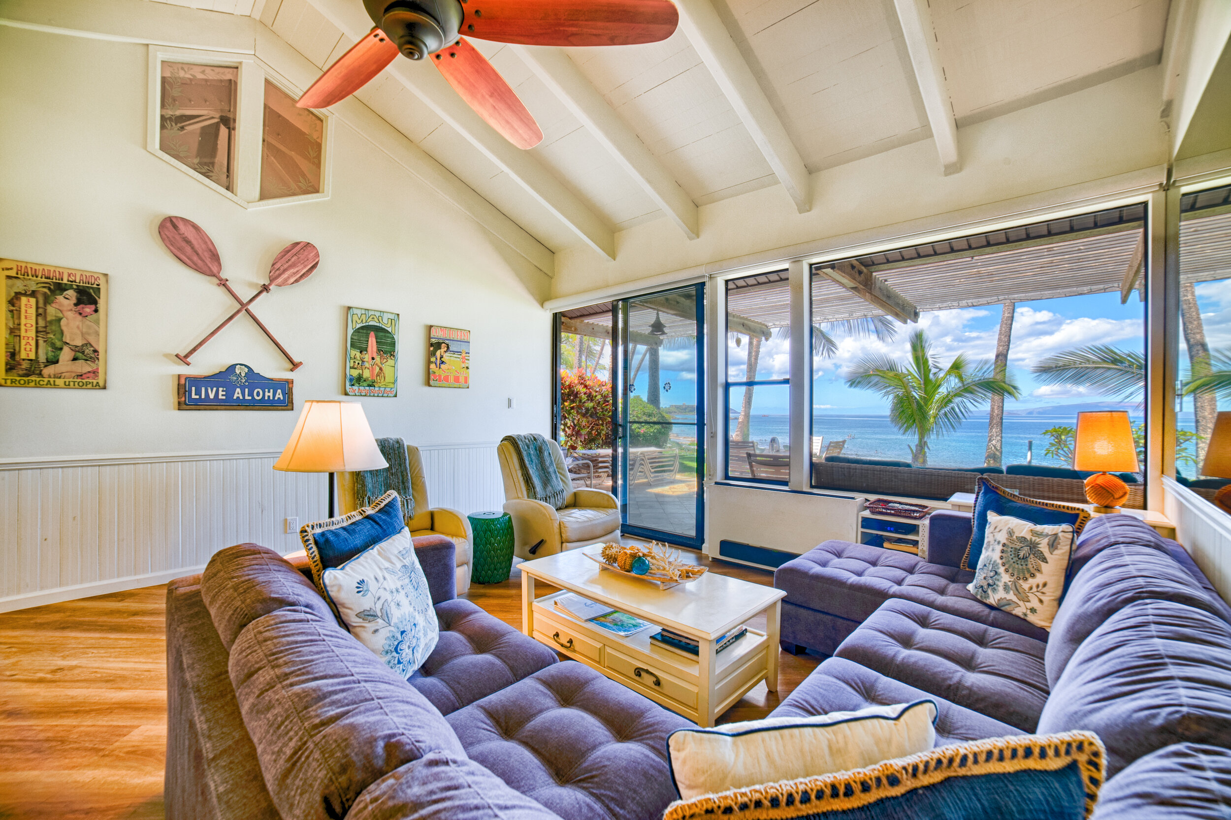 Maui - livingroom & beach view 2.jpg
