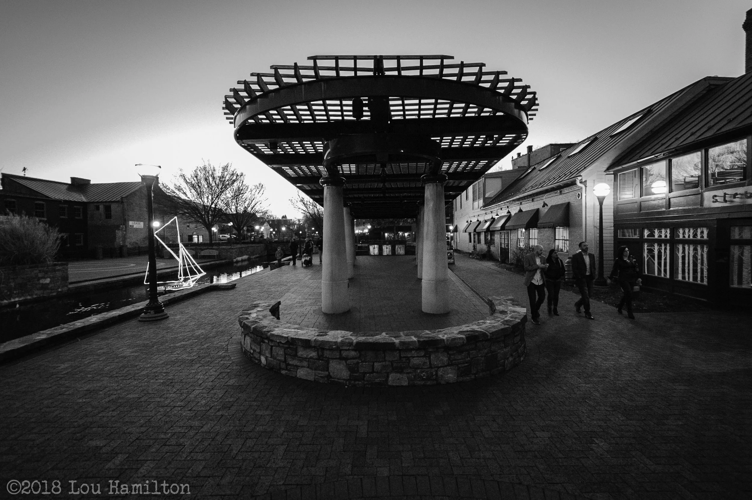 Nikon D50 + Nikkor 10-24 f/3.5-4.5 @ 1/20 sec, f/3.5, ISO 1600