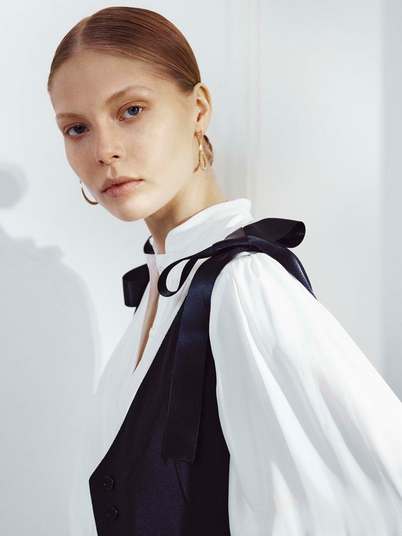 27_THEHIVE_MODELS_SOFIE THEOBALD_BOOK.jpg