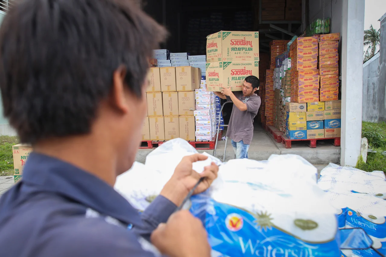 Tran Mau Duc back at work following his heart transplant. © Tran Quoc Ahn
