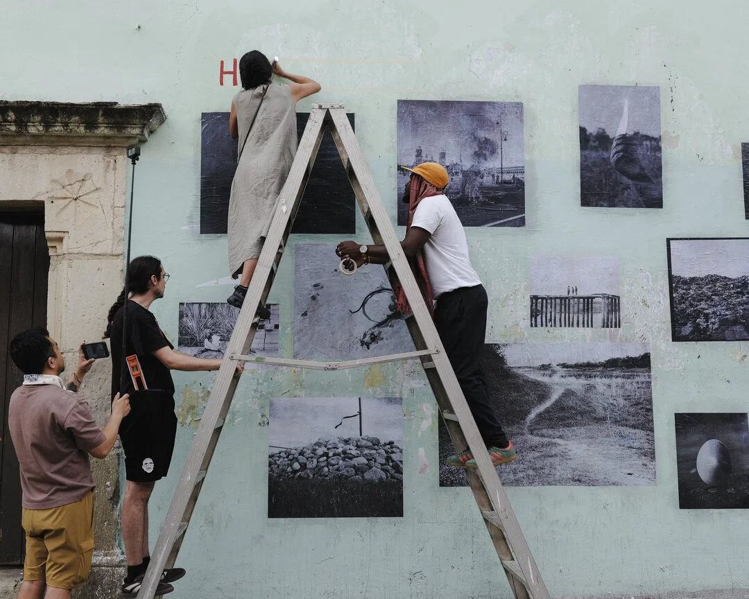  Fellows install a collaborative mural speaking to global climate issues at the Biblioteca de la Fundación Bustamante Vasconcelos in Oaxaca. 