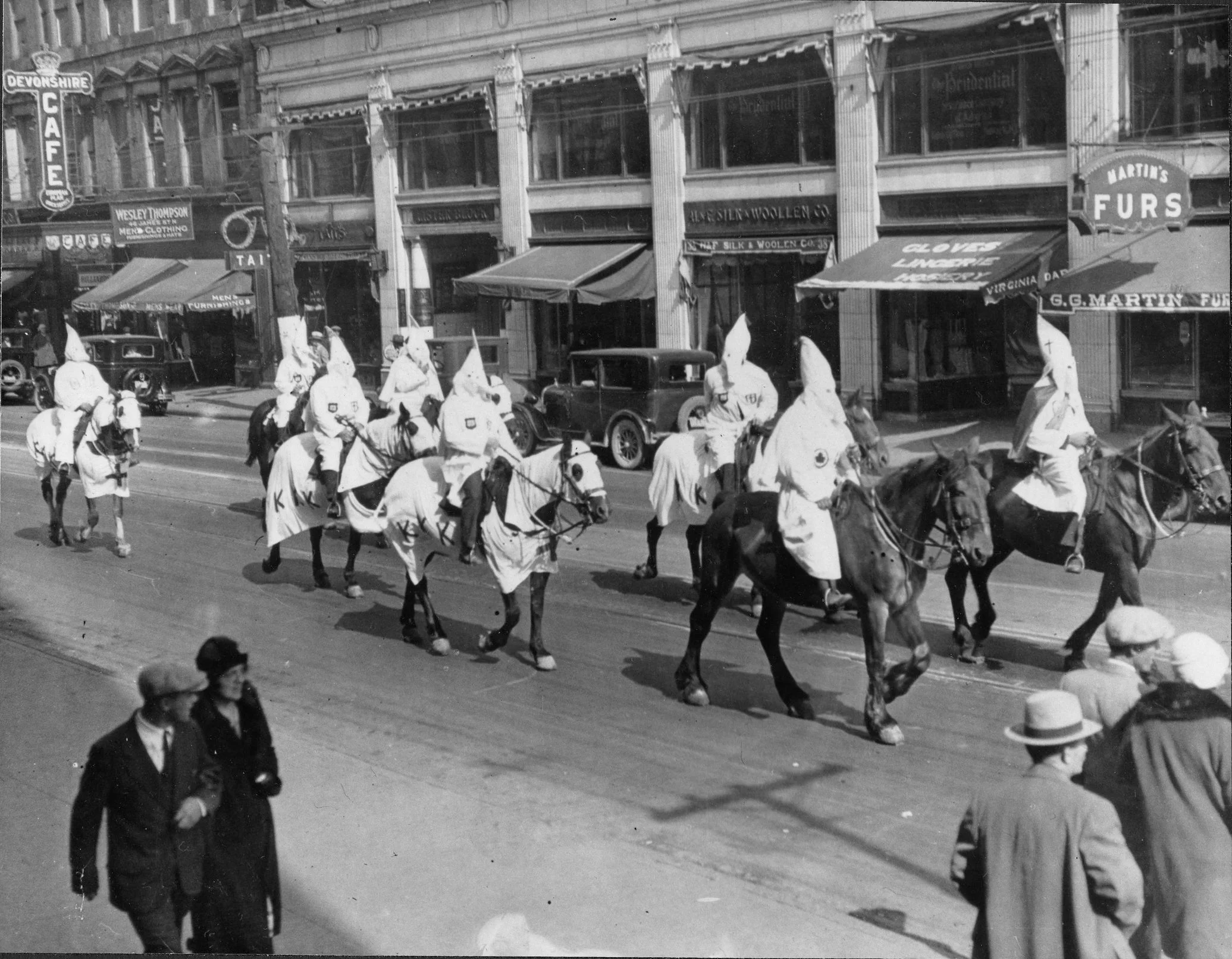 A march of members of the KKK south on James Street North circa 1930, no doubt to draw attention to the Klan, to create a photo opportunity for local newspapers, and to promote membership. Courtesy of the Hamilton Public Library.