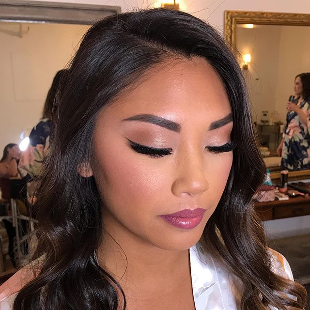My bride today, Christina 😻 believe it or not- I only used foundation in the center of her face 😛 her skin was so even to begin with so I just brightened a little. Used @tartecosmetics tarteist quick dry matte in the shade #obsessed on her lips 👌?
