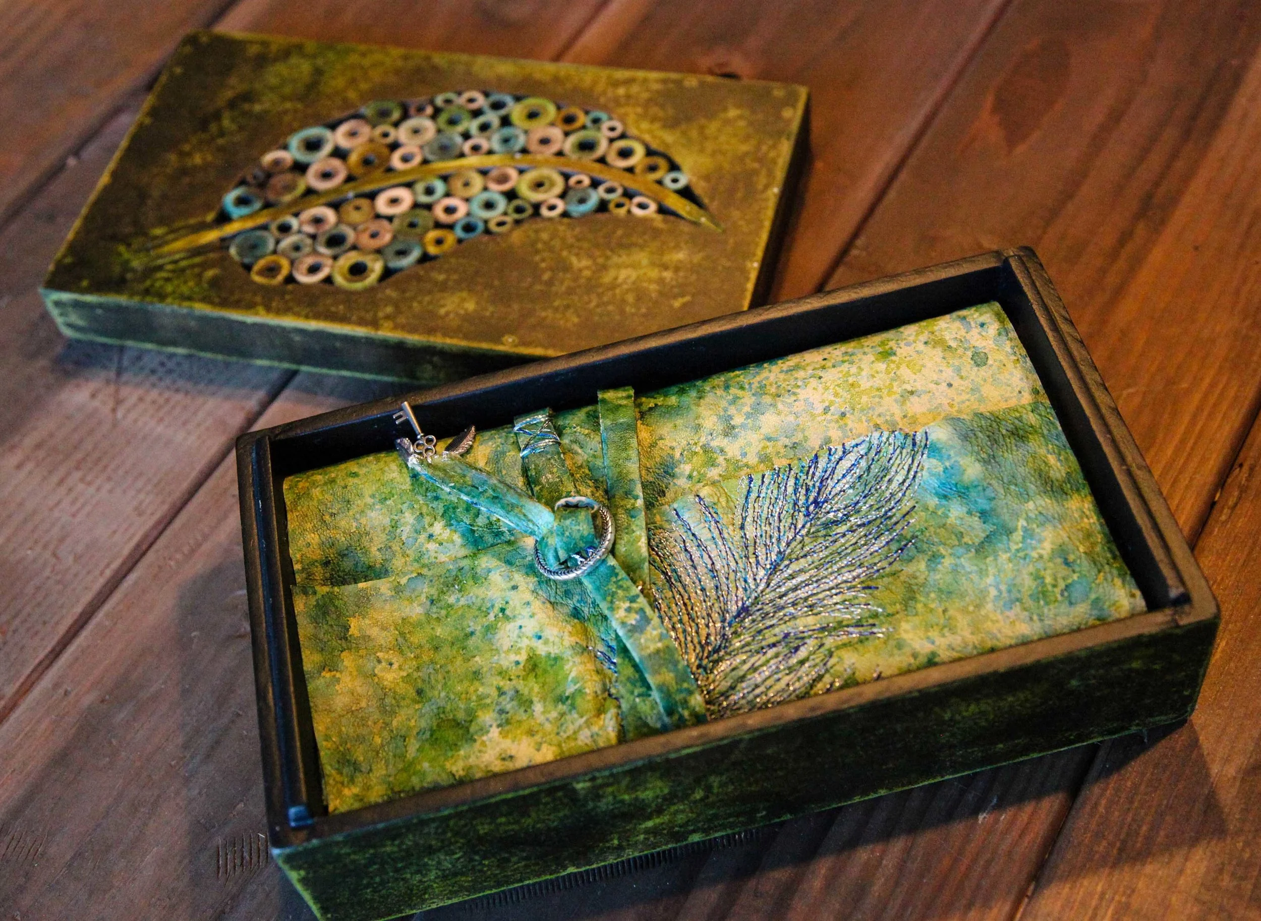 TracyLeeWhite_FeatherJournalwBox-(web).jpg