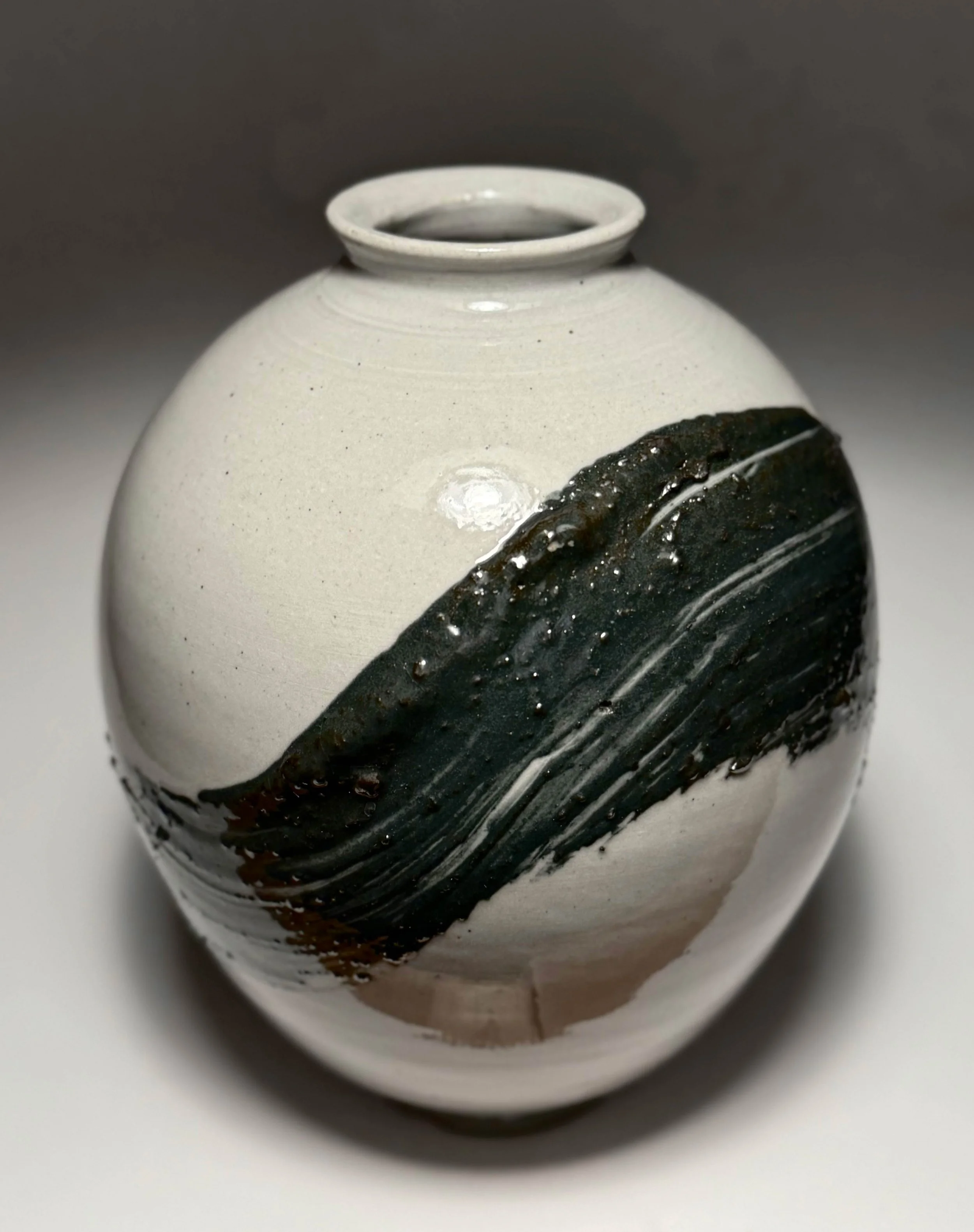 Willis-5.-B&W-Vase_WEB.jpg