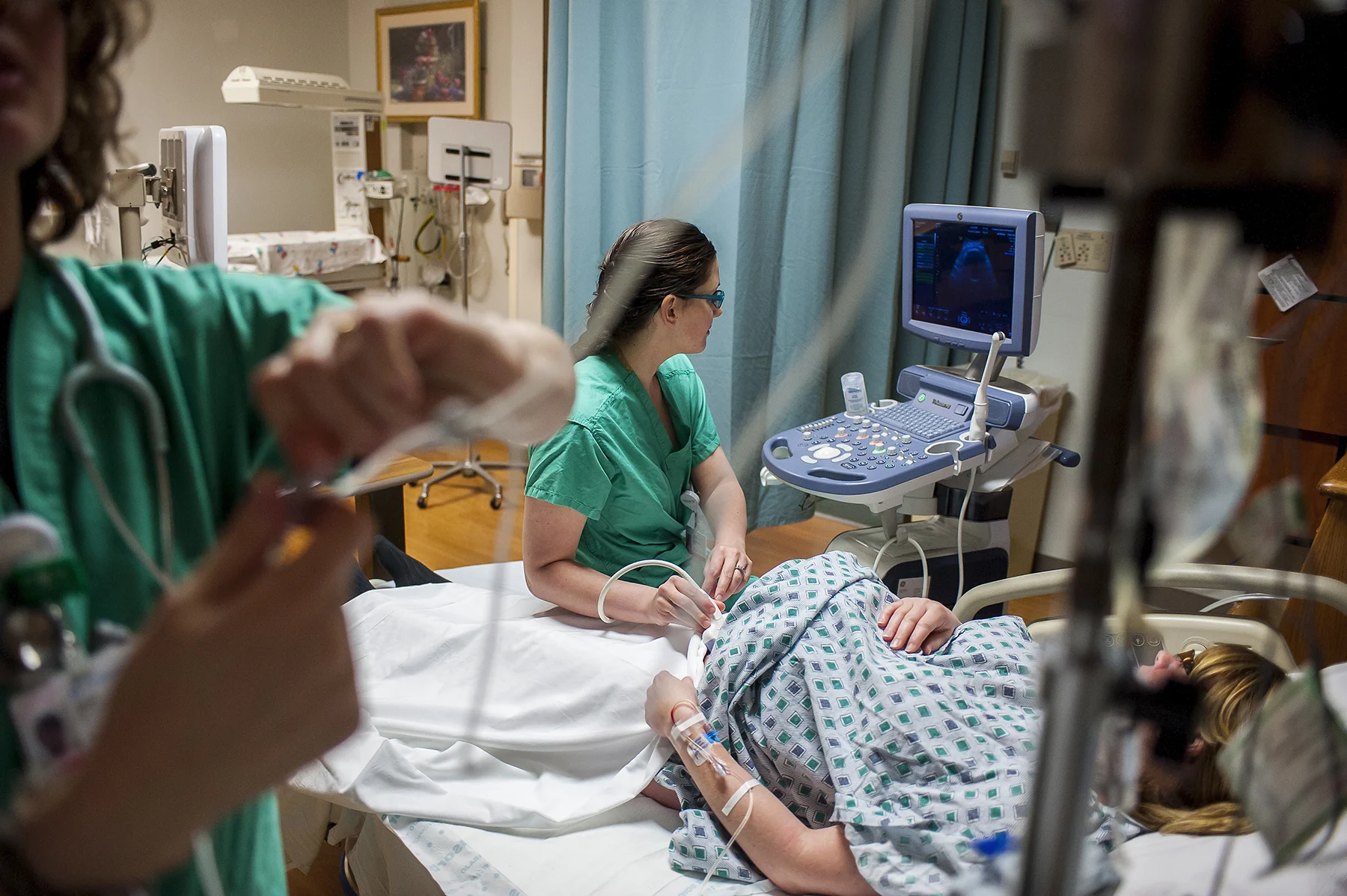  Dr. Gerlach gives an ultrasound on Jessica Cooper prior to her delivery making sure that the baby is facing in the right direction. 