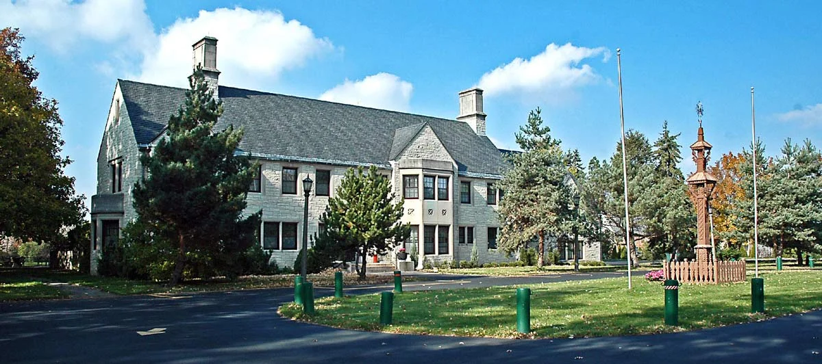Ateitininkų Namai – 1380 Castlewood Drive, Lemont, Illinois