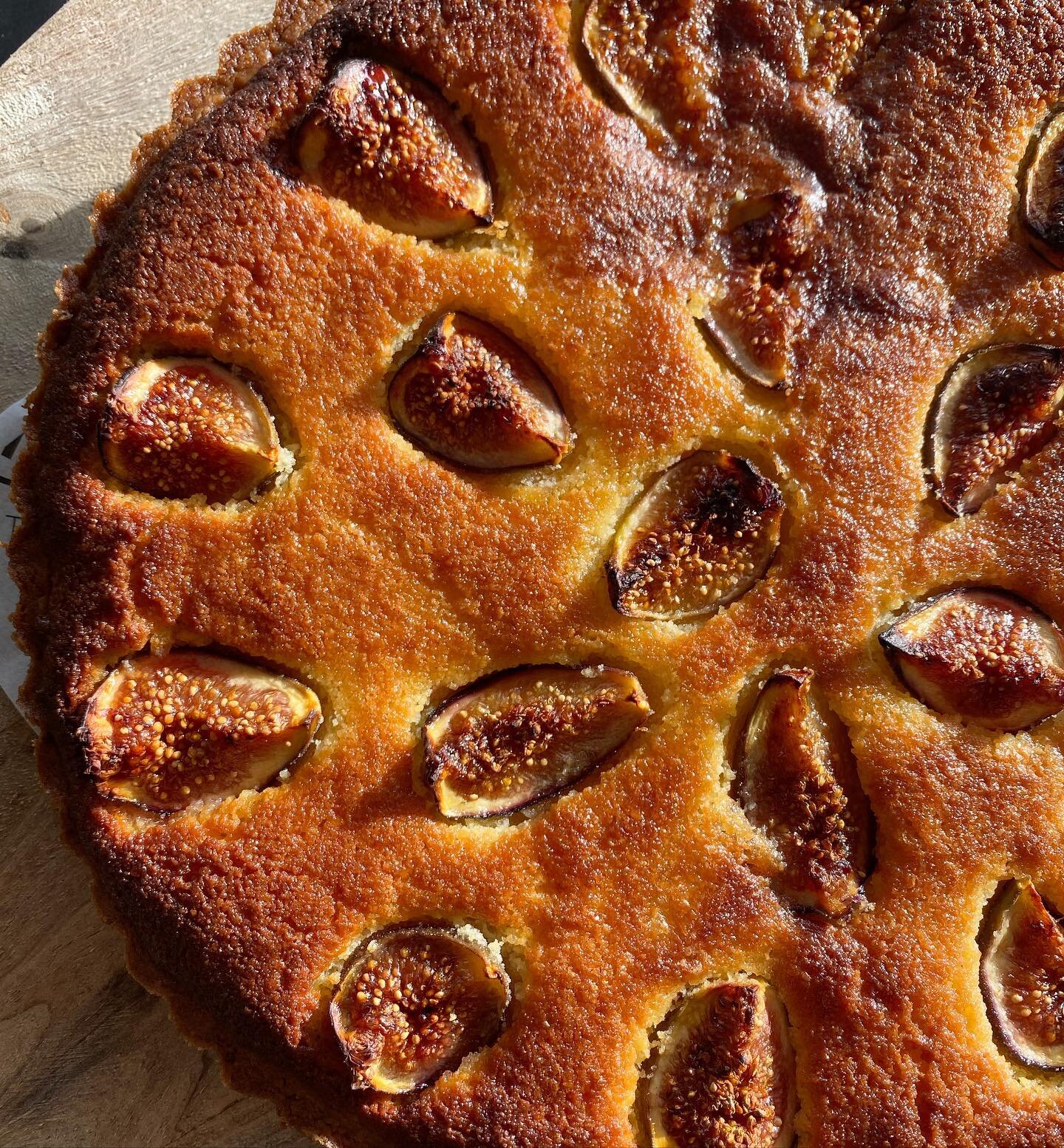 Fig &amp; almond tart 🥧