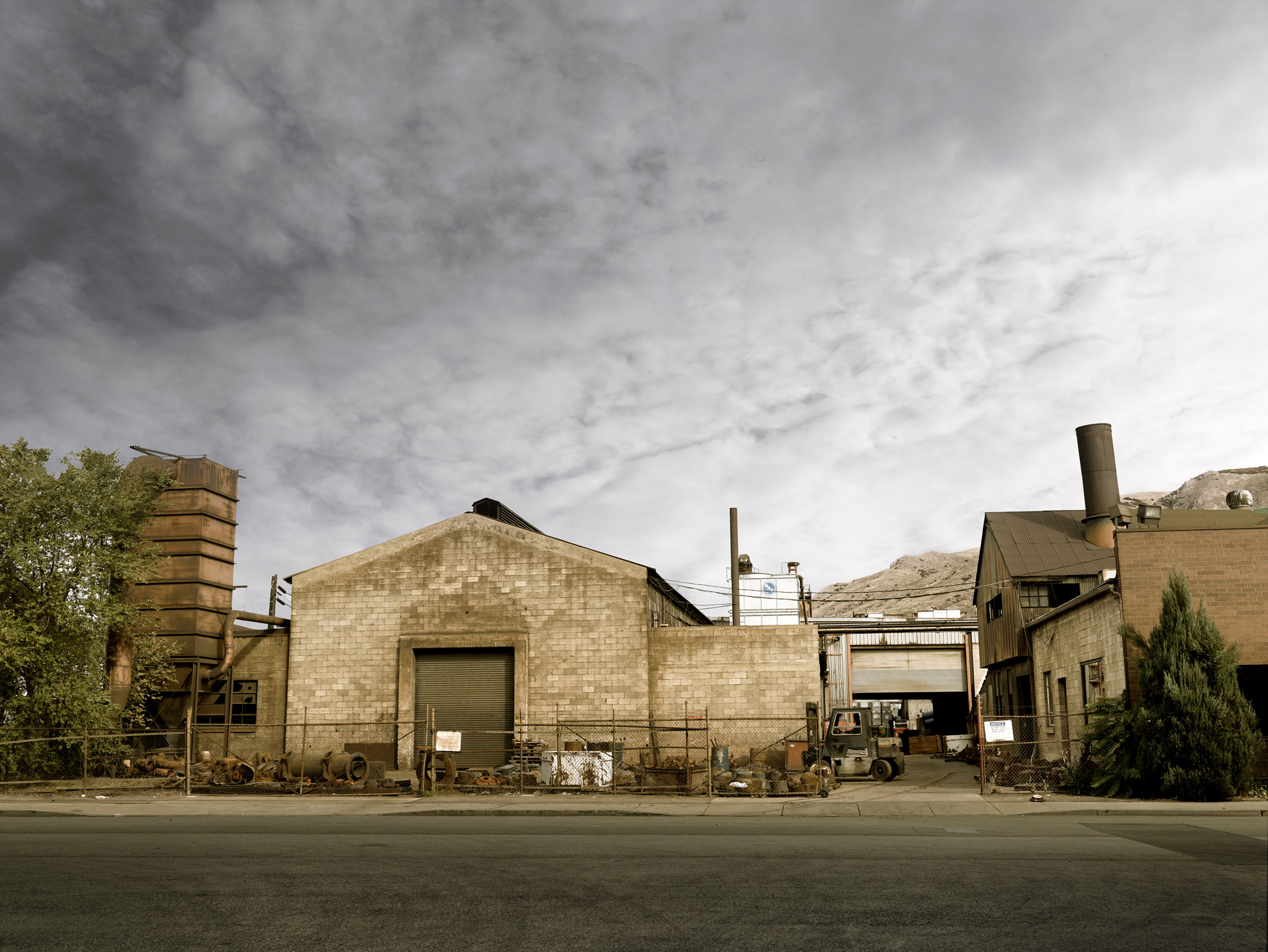 Projects-Editorial-Photography-Derek-Israelsen-008-Foundry_Front.jpg