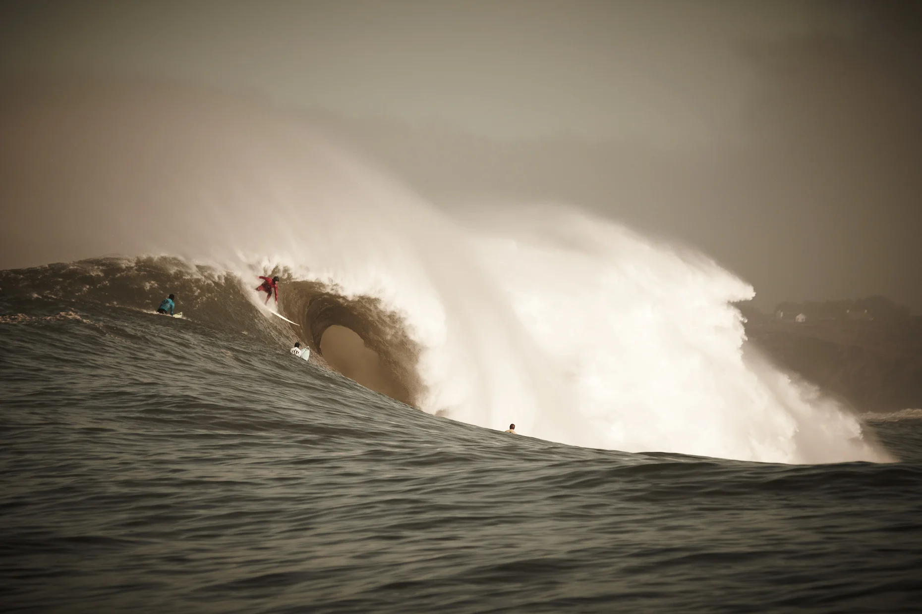 Projects Action Photography Derek Israelsen 004 Surfers Catching Wave