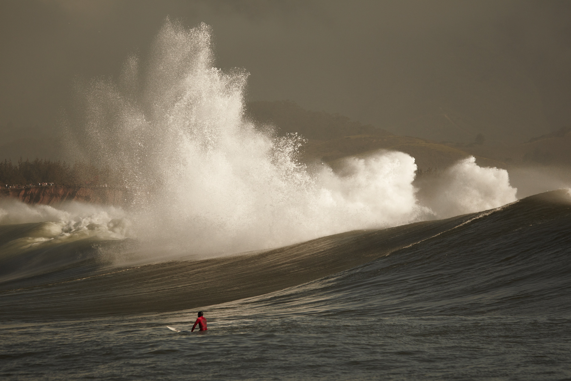 Projects_Action_Photography_Derek_Israelsen_017_Surf_Watching.jpg