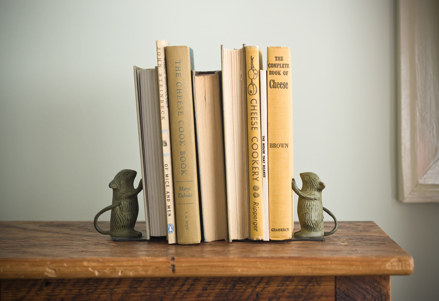 Product_Photography_Spaces_Derek_Israelsen_030_Mouse_Bookends.jpg