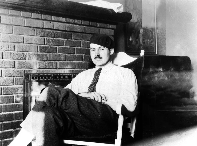 Ernest_Hemingway,_Paris,_1924.jpg
