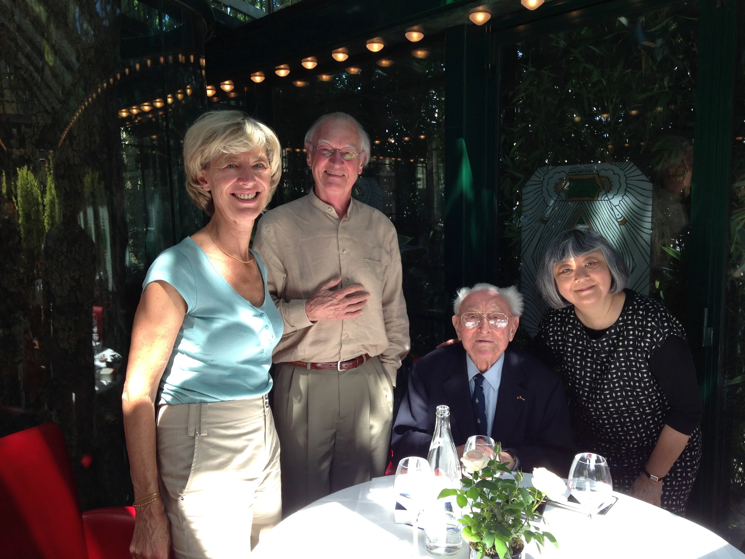 La-Closerie-des-Lilas-and-guests.jpg
