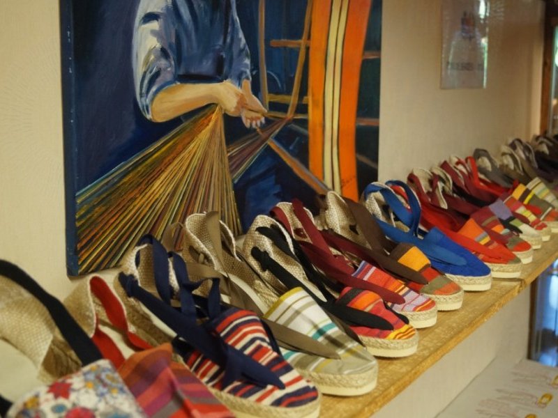 Espadrilles in the colors of Collioure.