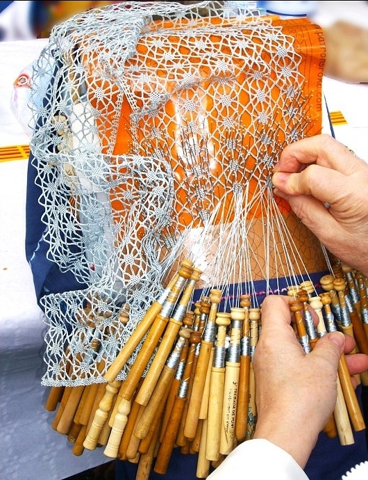 Lace making in Céret.