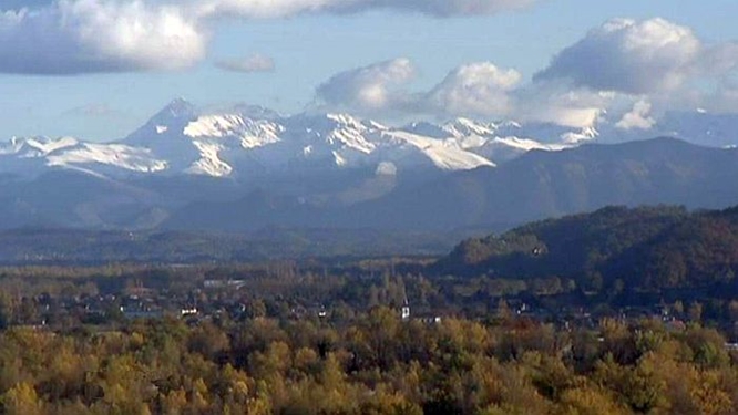 vue-pyrenees-depuis-pau.jpg
