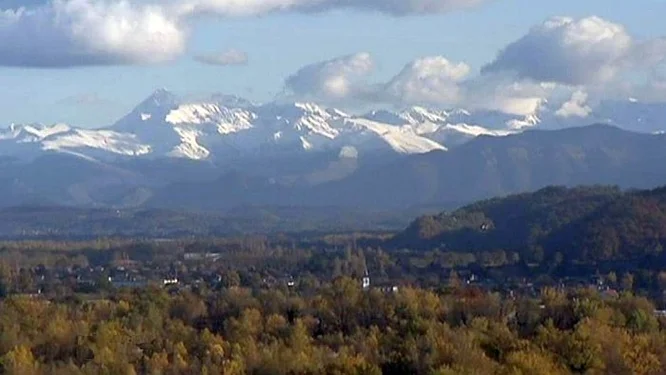vue-pyrenees-depuis-pau.jpg