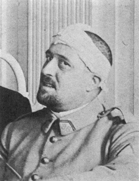 Apollinaire after the war with bandaged head.