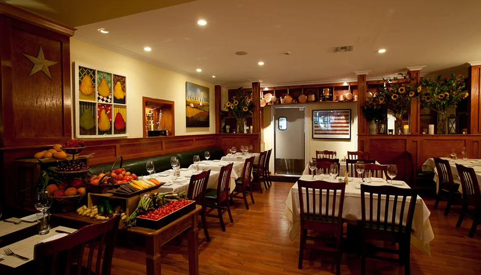 Tarry Tavern's warm and cozy dining room awaiting our arrival. Photo Tarry Tavern.
