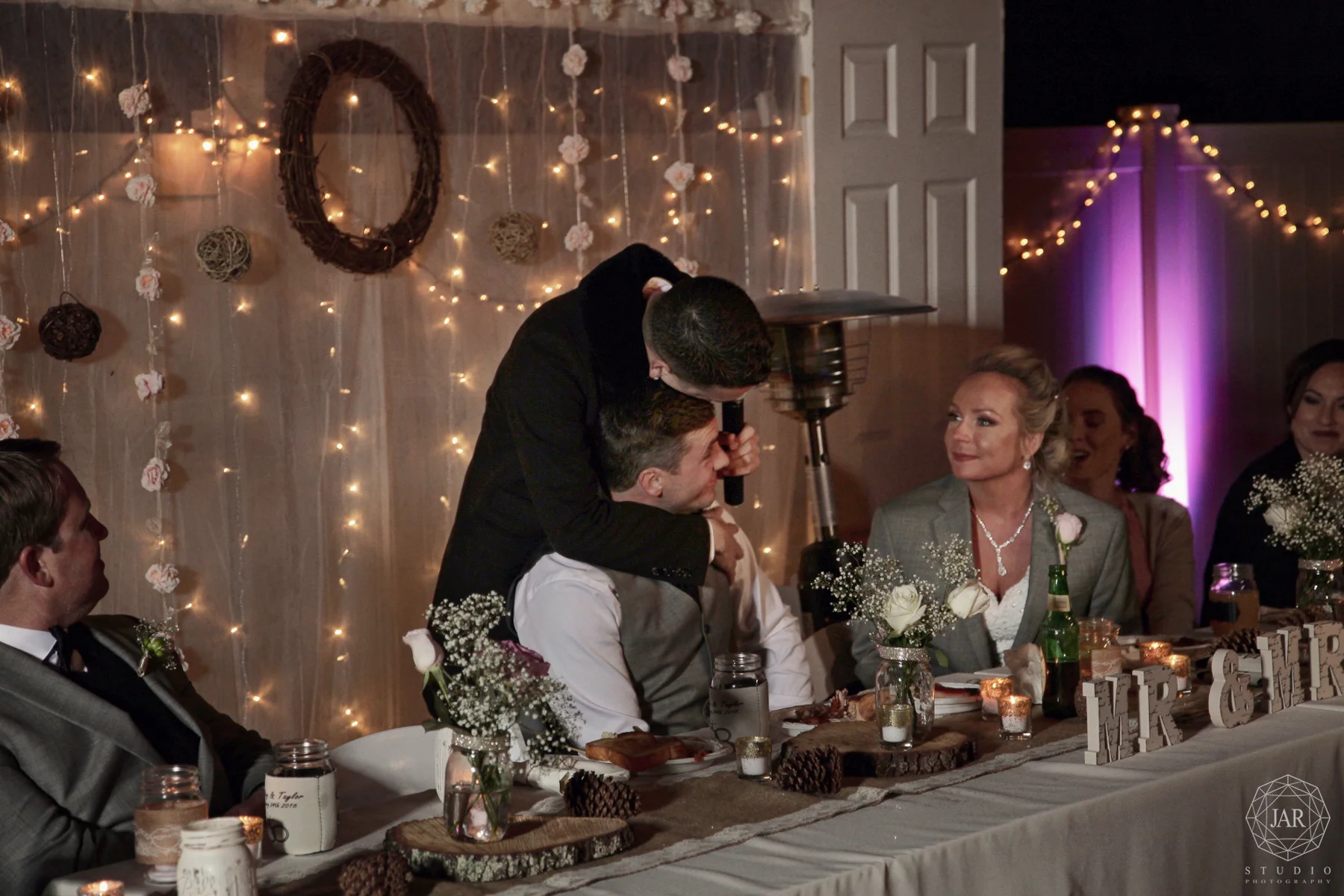45-background-toast-lights-flowers-wedding-jarstudio.JPG