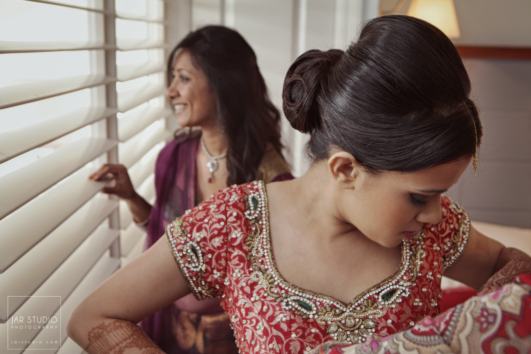 11-hindu-bride-getting-ready-jarstudio-photography.JPG