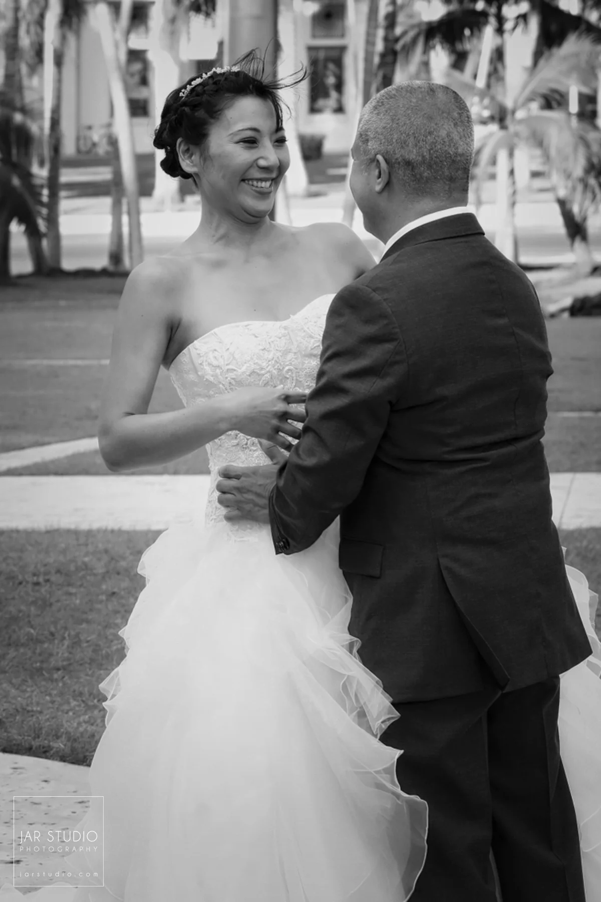 08-bride-first-look-jarstudio-photography.JPG