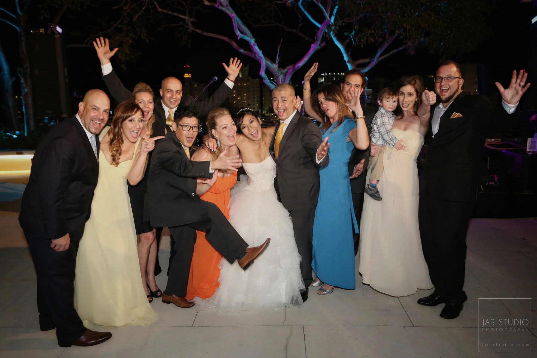 33-jarstudio-photography-fun-reception-night.JPG