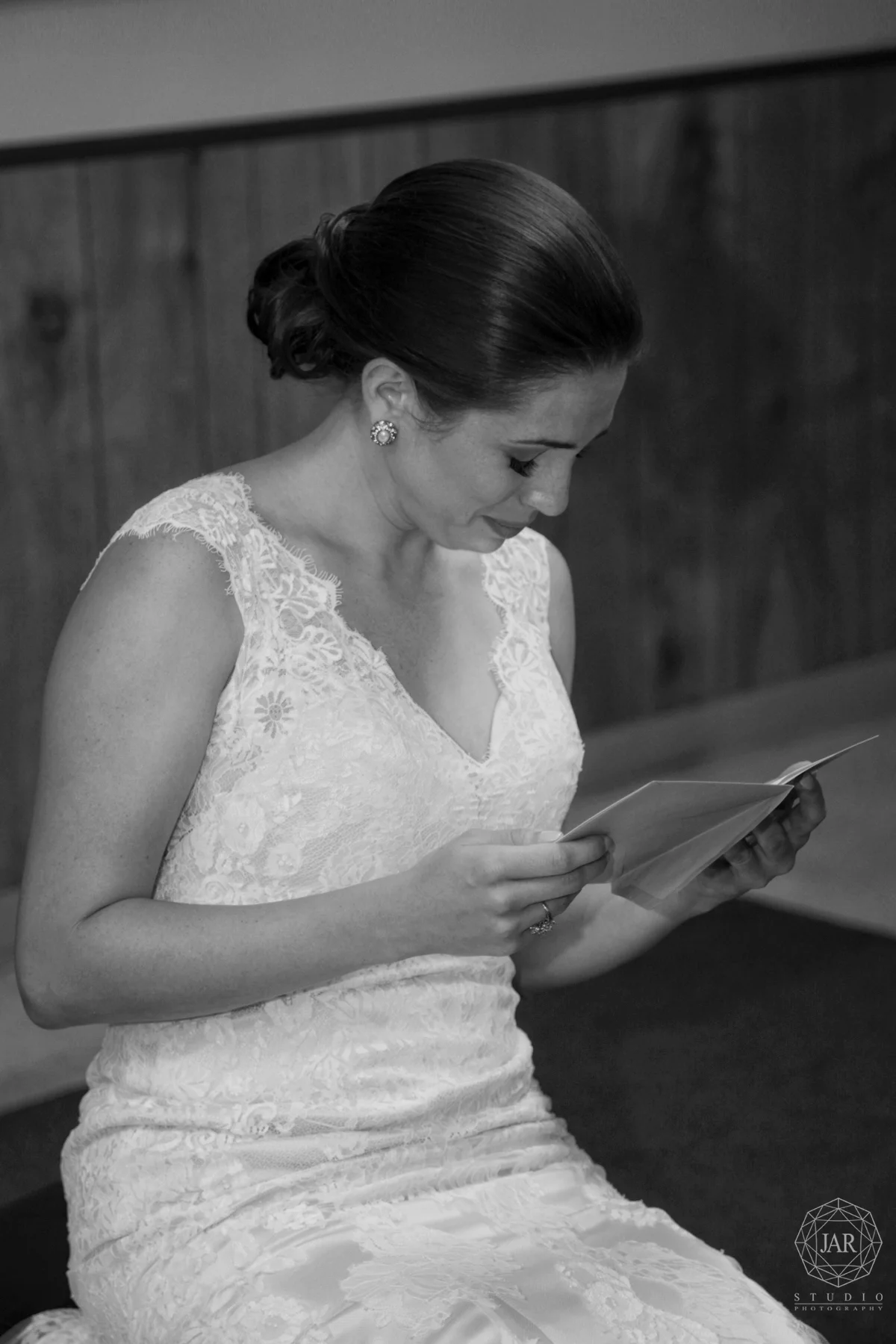 13-bride-reading-grooms-beautiful-message-jarstudio-photography.JPG