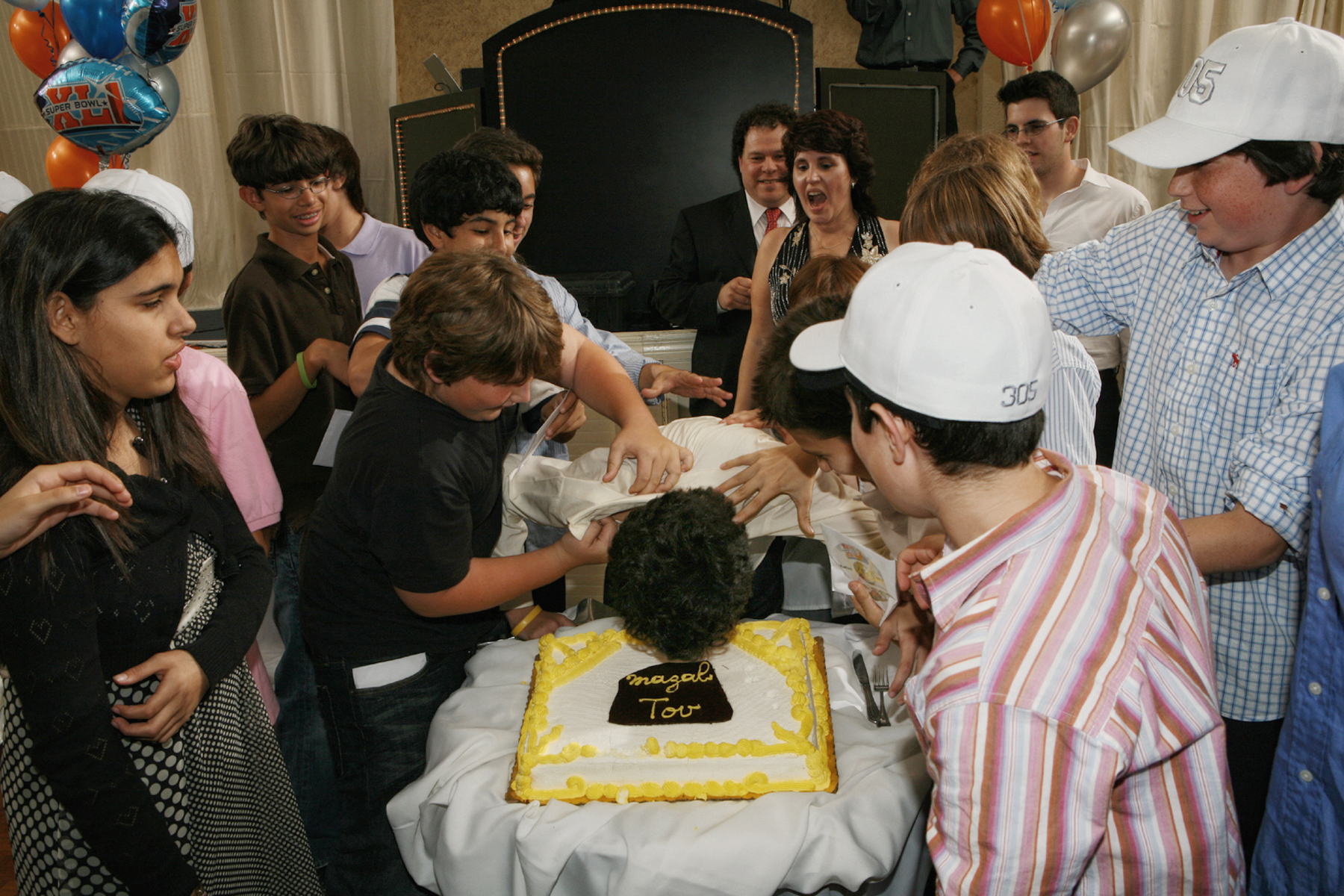21-bar-mitzvah-cake-mazel-tov-fun-kosher.JPG