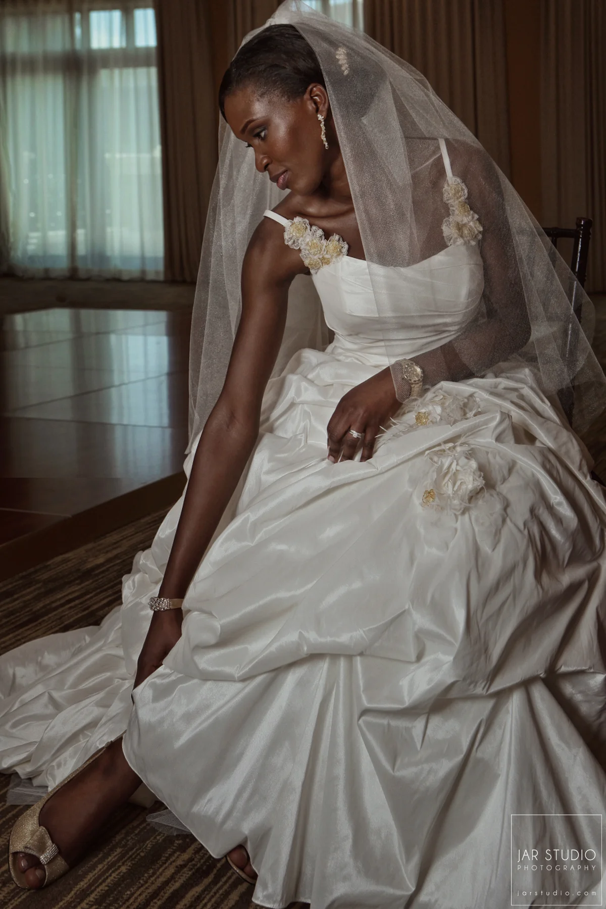04-gorgeous-bride-portrait-jarstudio-wedding-photography-central-fl.JPG
