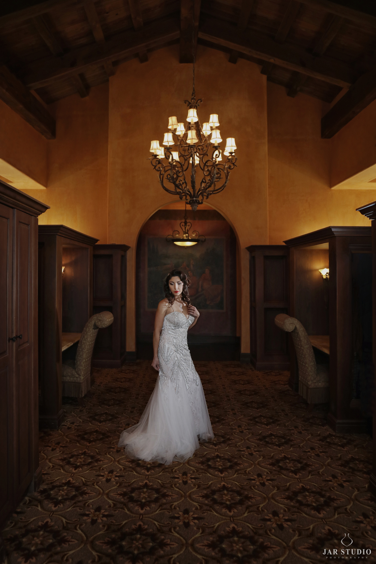 04-elegant-unique-getting-ready-bride-jarstudio.jpg