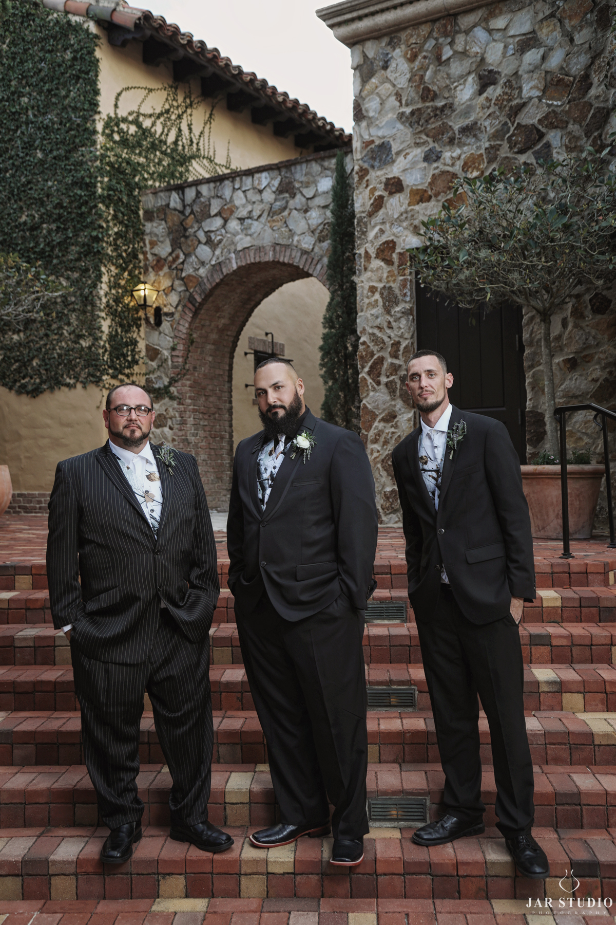 06-cool-italian-groom-groomsmen-jarstudio.jpg