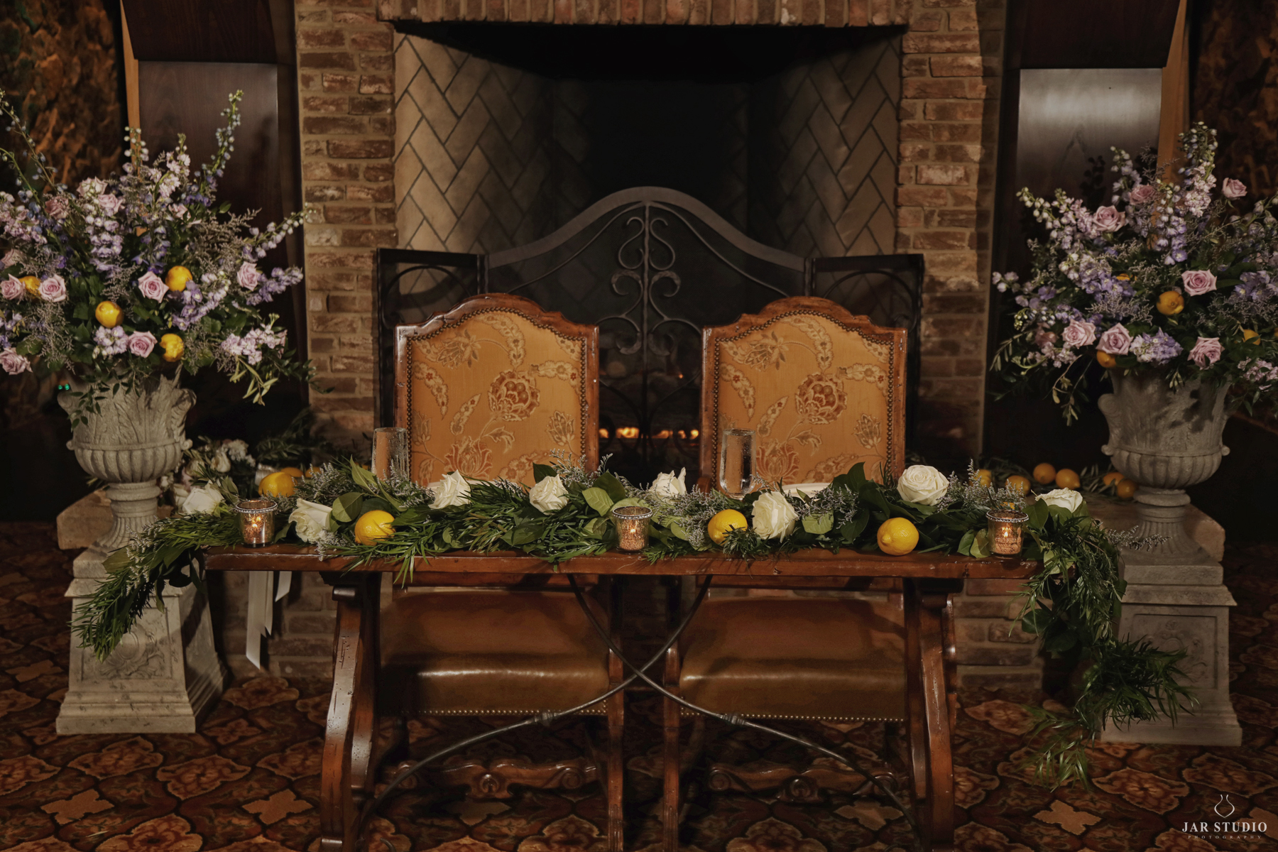 32-reception-decor-lemons-roses-warm-jarstudio.jpg