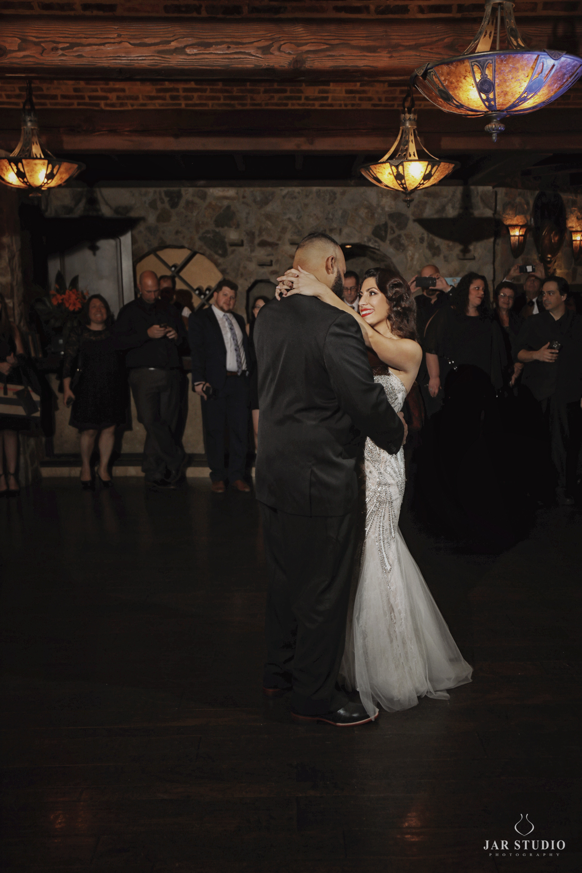 38-first-dance-romantic-bella-collina-photographer-jarstudio.jpg