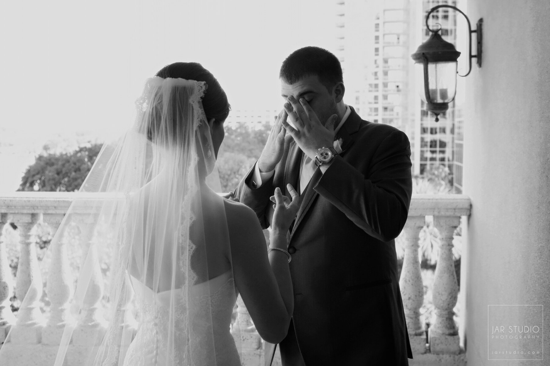 14-jarstudio-wedding-day-first-look-photography-orlando.jpg