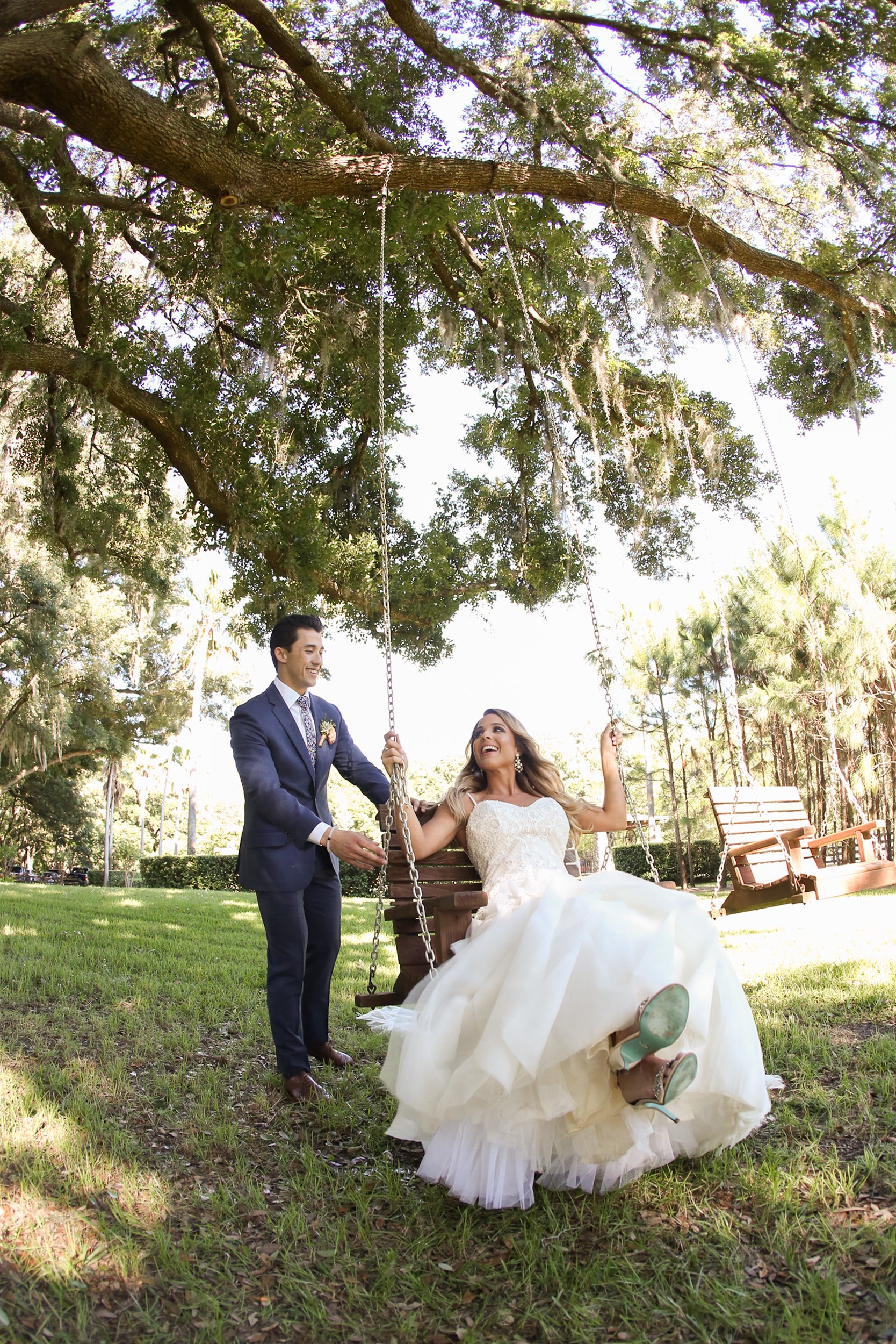 chic-private-bride-groom-moment.jpg