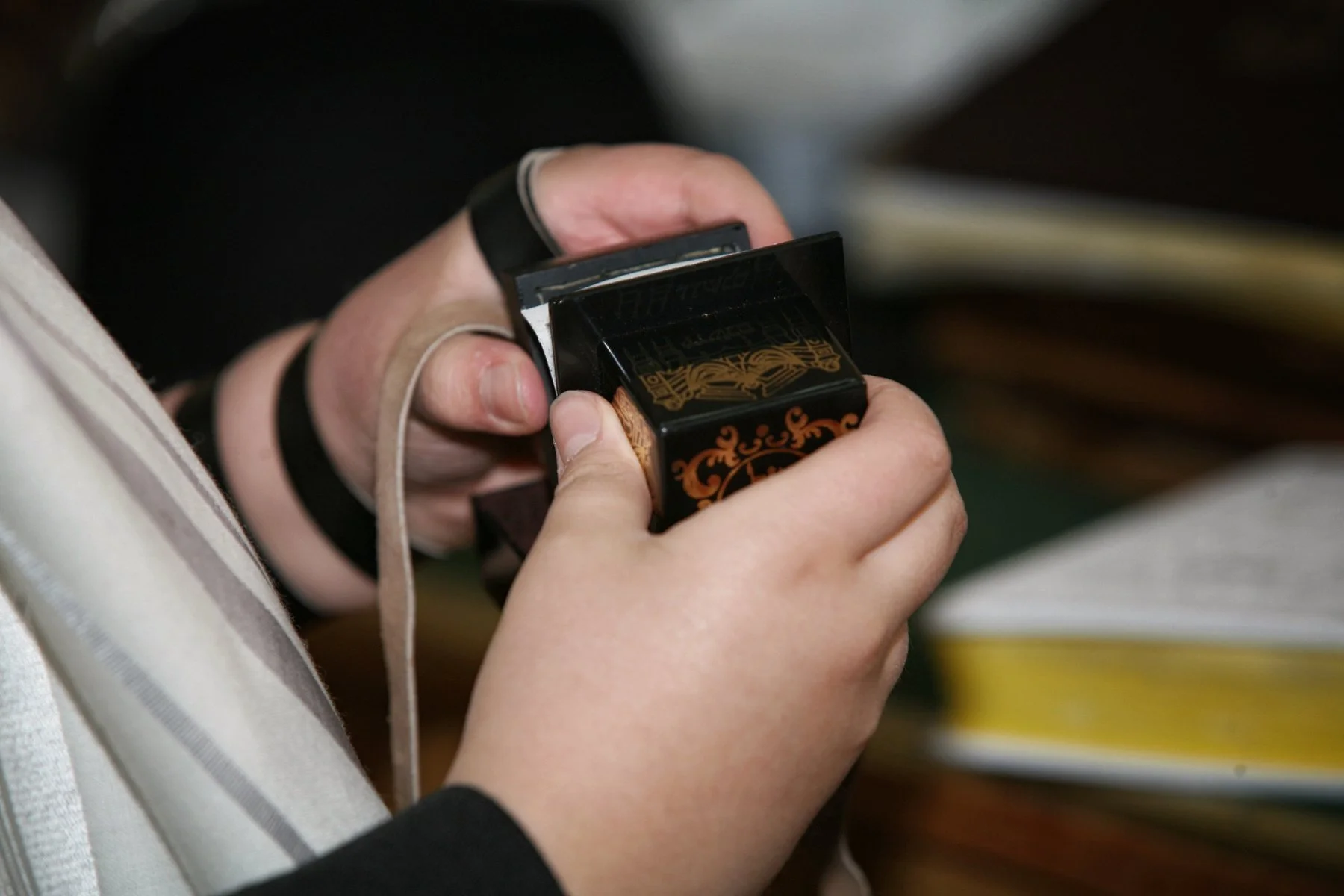 24-orlando-judaica-tefillin-bar-mitzvah-photographer.JPG