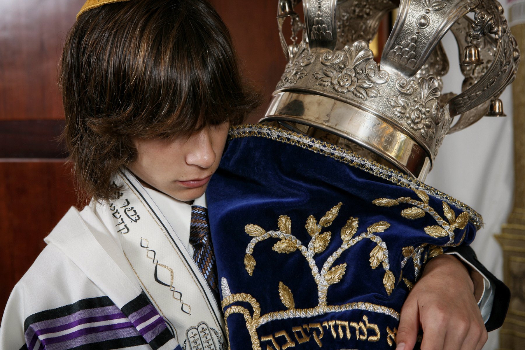 33-torah-ceremony-high-end-bar-mitzvah-event-photographer.JPG